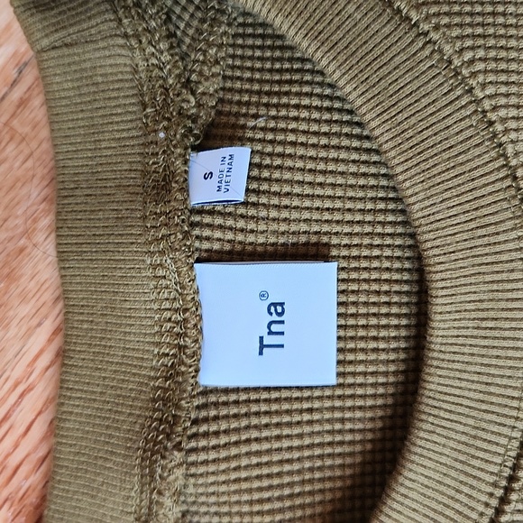 TNA (Aritzia) waffle crew - Picture 2 of 3